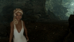 The Elder Scrolls 5: Skyrim - screenshot girl
