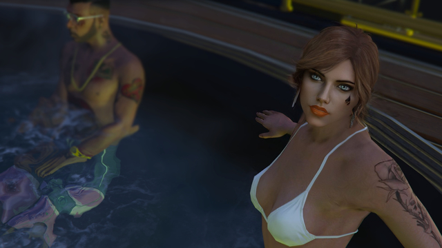 Grand Theft Auto 5 - jacuzzi girl screenshot